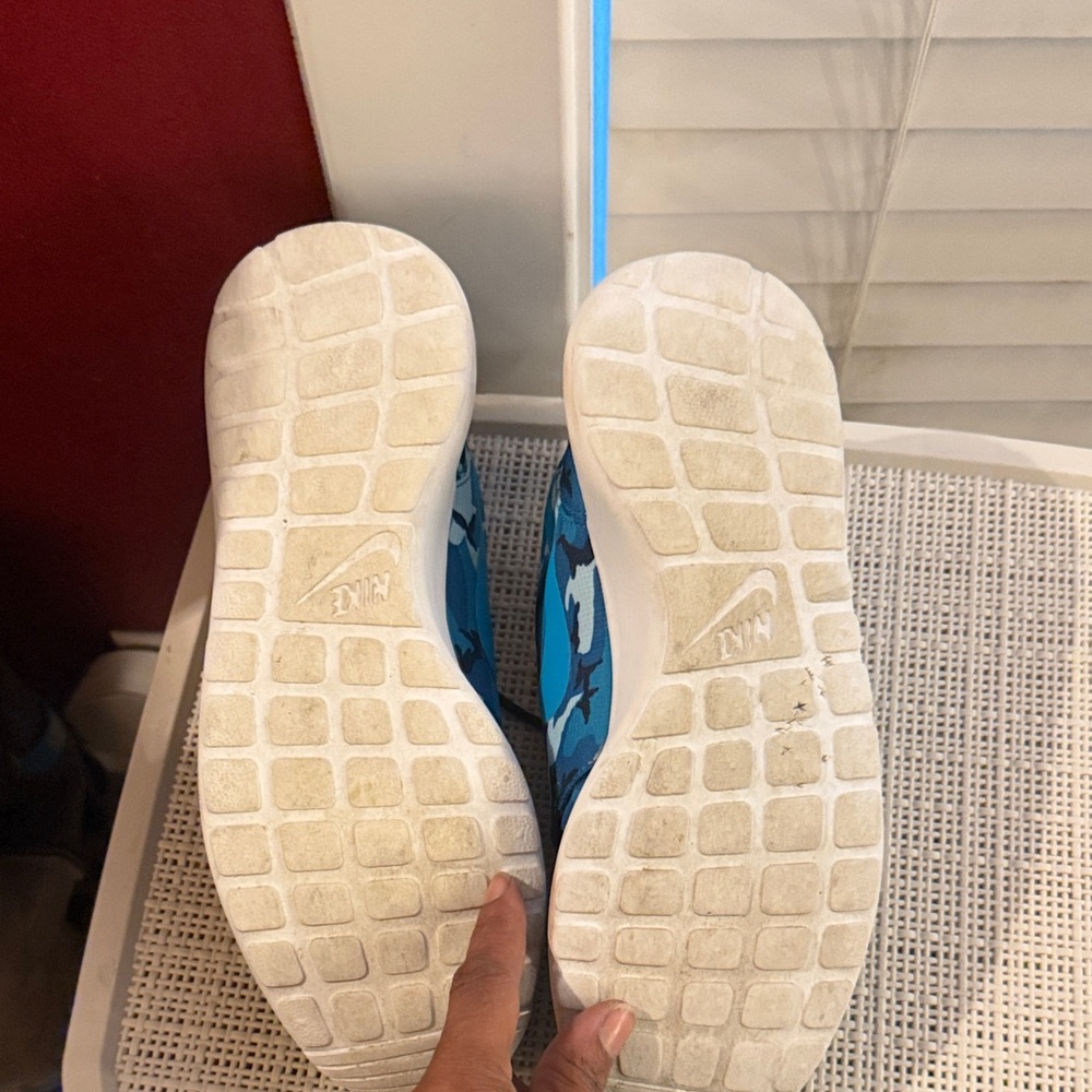 Nike Blue and White Camouflage Athletic Shoes - Picture 4 of 6
